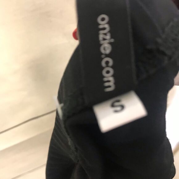 NEW! Onzie Chic Yoga Sports Bra Black Sz Small - Picture 10 of 11